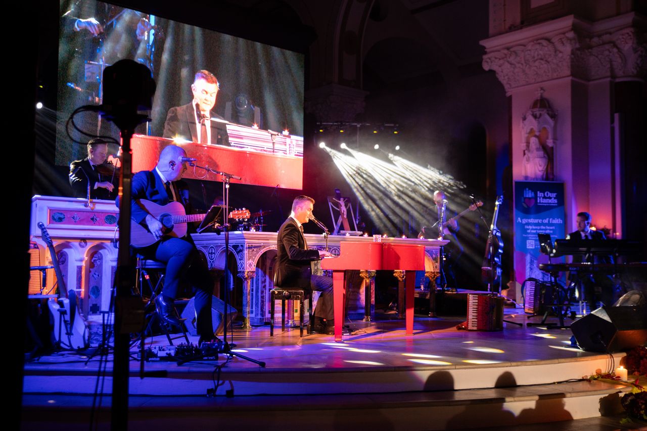 Read more about the article Michael English & his Band in Concert